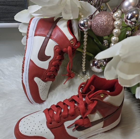 Nike Womens Dunk HighWMNS DD1869Size7.5 New